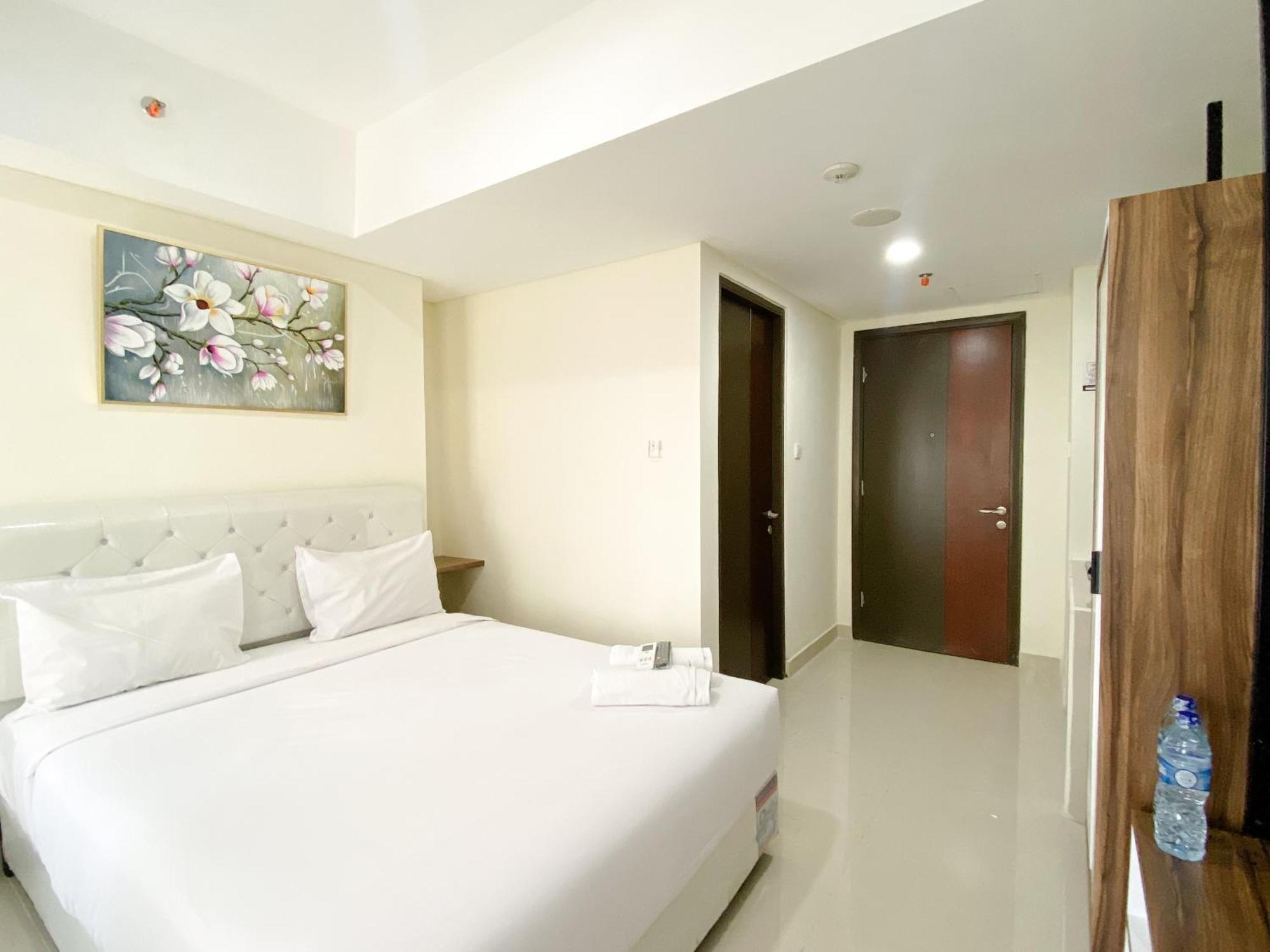 Homey And Cozy Stay Studio Room Pollux Chadstone Apartment By Travelio Cikarang Esterno foto