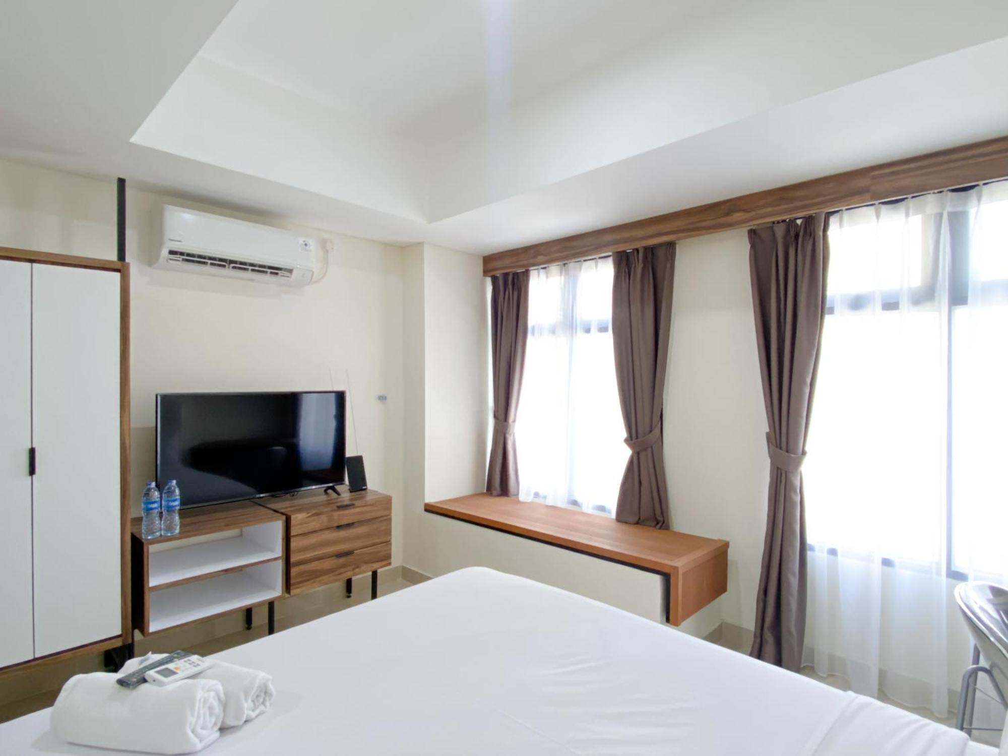 Homey And Cozy Stay Studio Room Pollux Chadstone Apartment By Travelio Cikarang Esterno foto