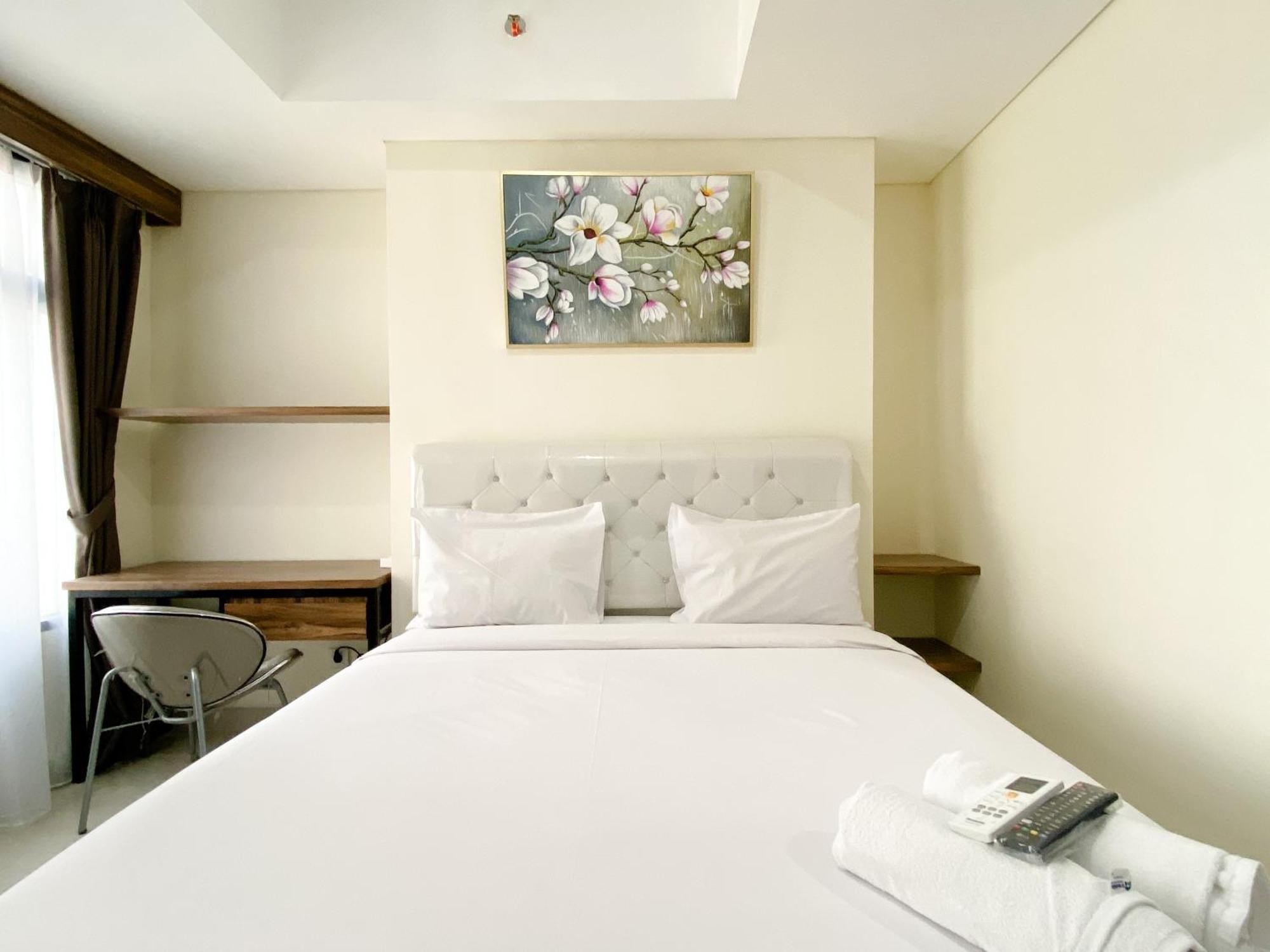 Homey And Cozy Stay Studio Room Pollux Chadstone Apartment By Travelio Cikarang Esterno foto